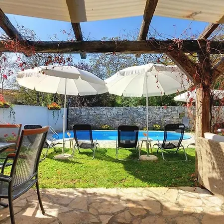 Katherine With Pool And Game Villa