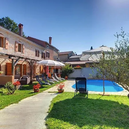 Vila Katherine With Pool And Game